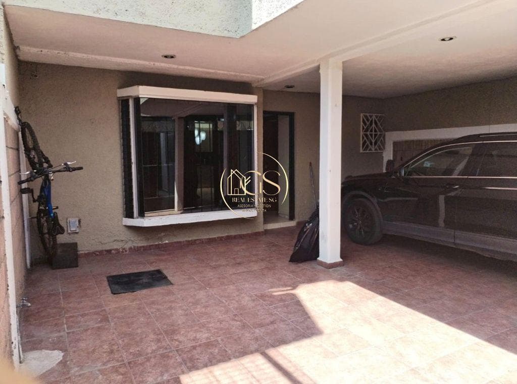 HOUSE FOR SALE IN THE ORO II AREA OF CELAYA