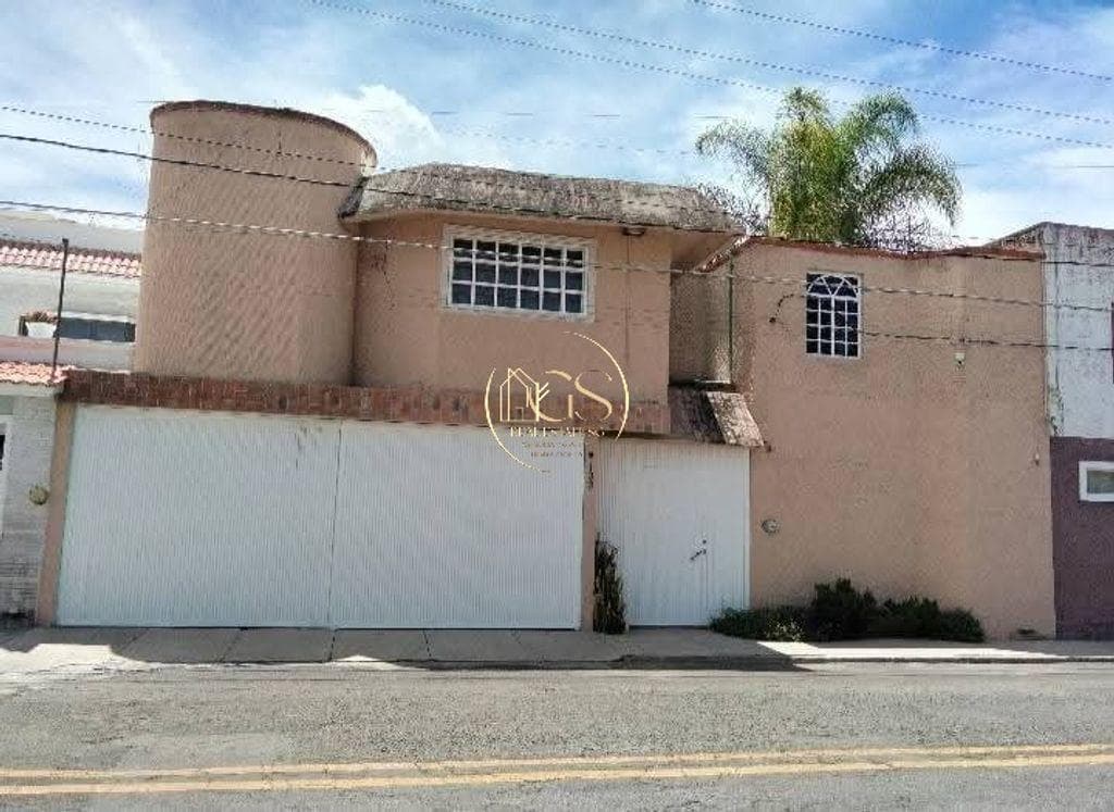 HOUSE FOR SALE IN COLONIA DEL PARQUE, CELAYA
