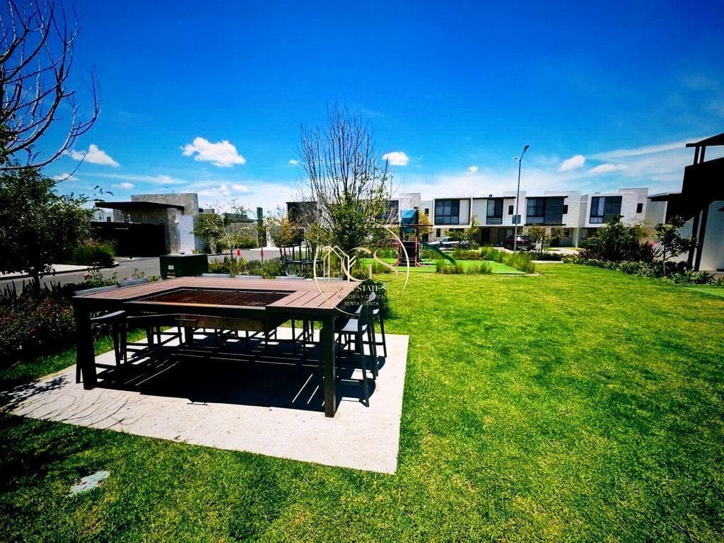 HOUSE FOR SALE IN THE CELAYA RESIDENTIAL RESORT