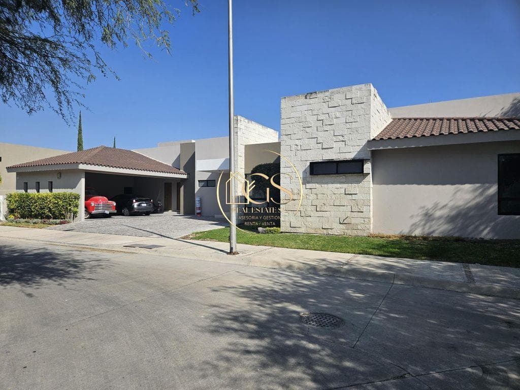HOUSE FOR SALE IN SAN LORENZO, CELAYA RESIDENTIAL AREA