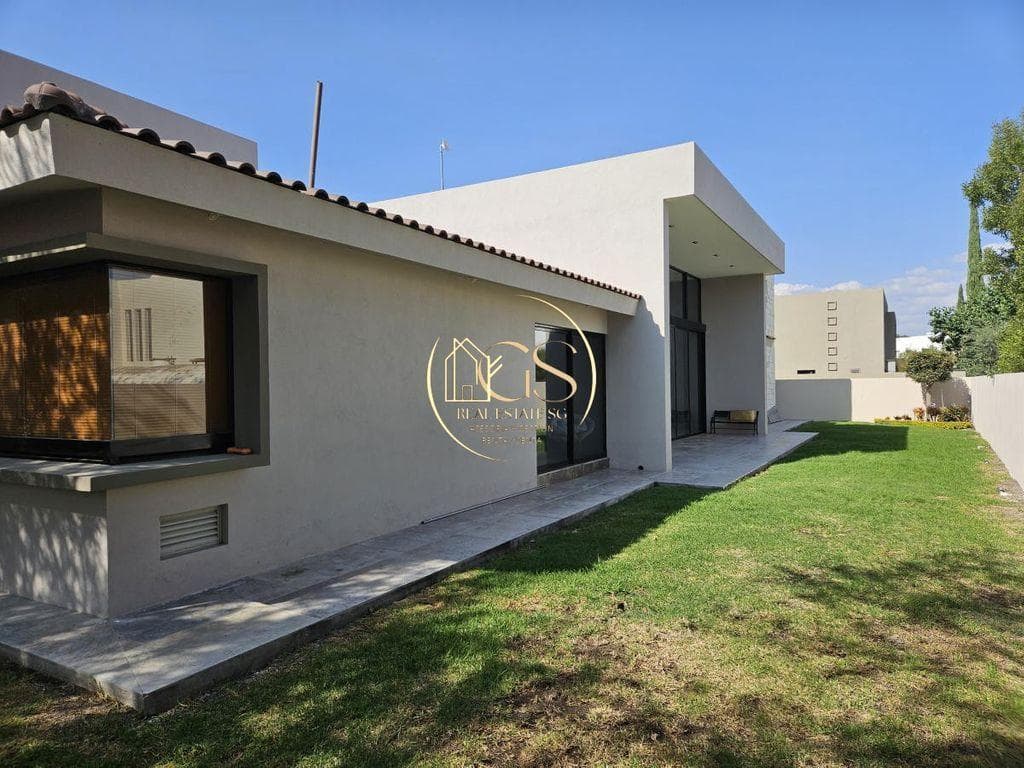 HOUSE FOR SALE IN SAN LORENZO, CELAYA RESIDENTIAL AREA
