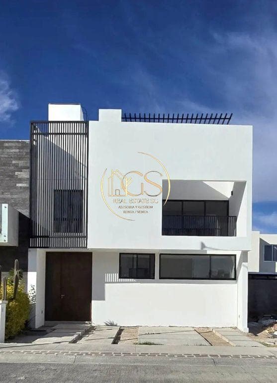 HOUSE FOR SALE IN PUNTA ARENA, CELAYA