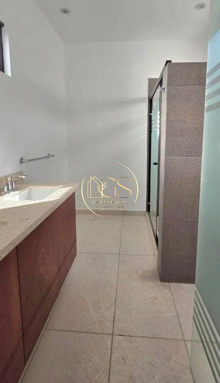 HOUSE FOR SALE IN PUNTA ARENA, CELAYA