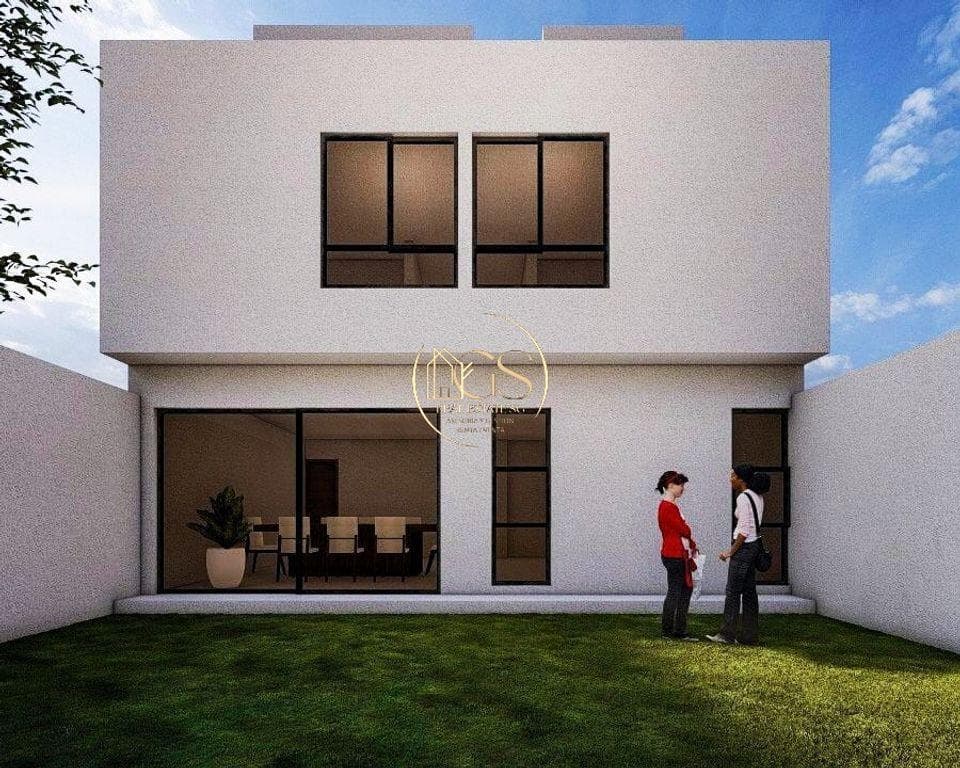 HOUSE FOR SALE IN PUNTA ARENA, CELAYA