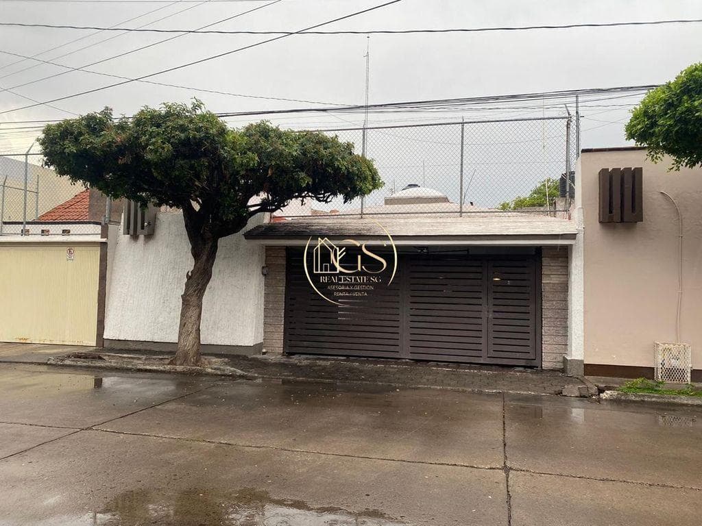 HOUSE FOR SALE IN LA SUIZA, CELAYA