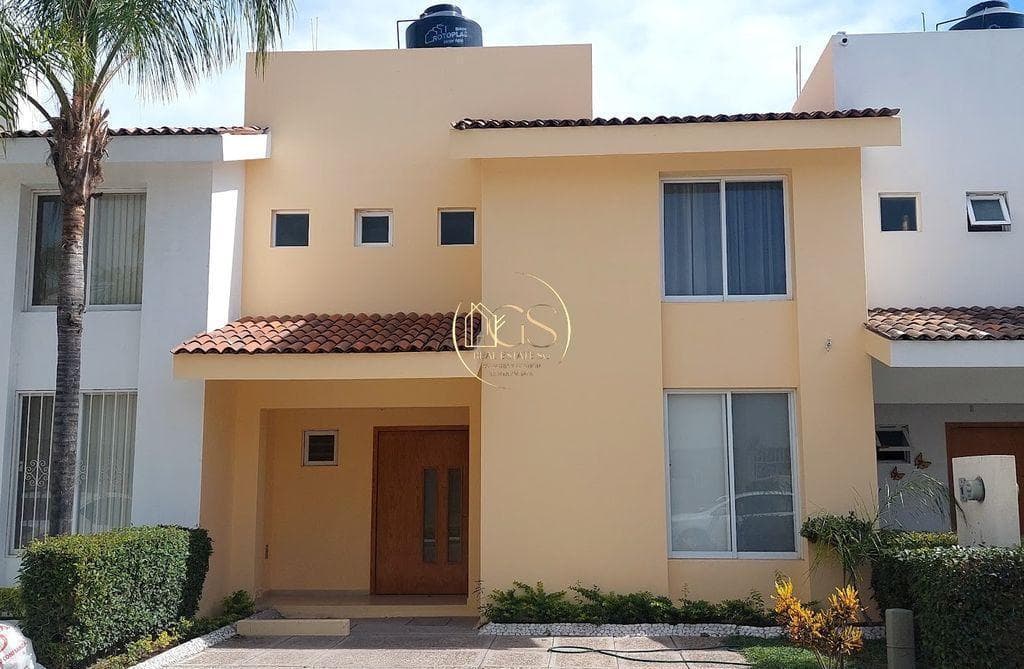 HOUSE FOR SALE IN LAS FUENTES, CELAYA