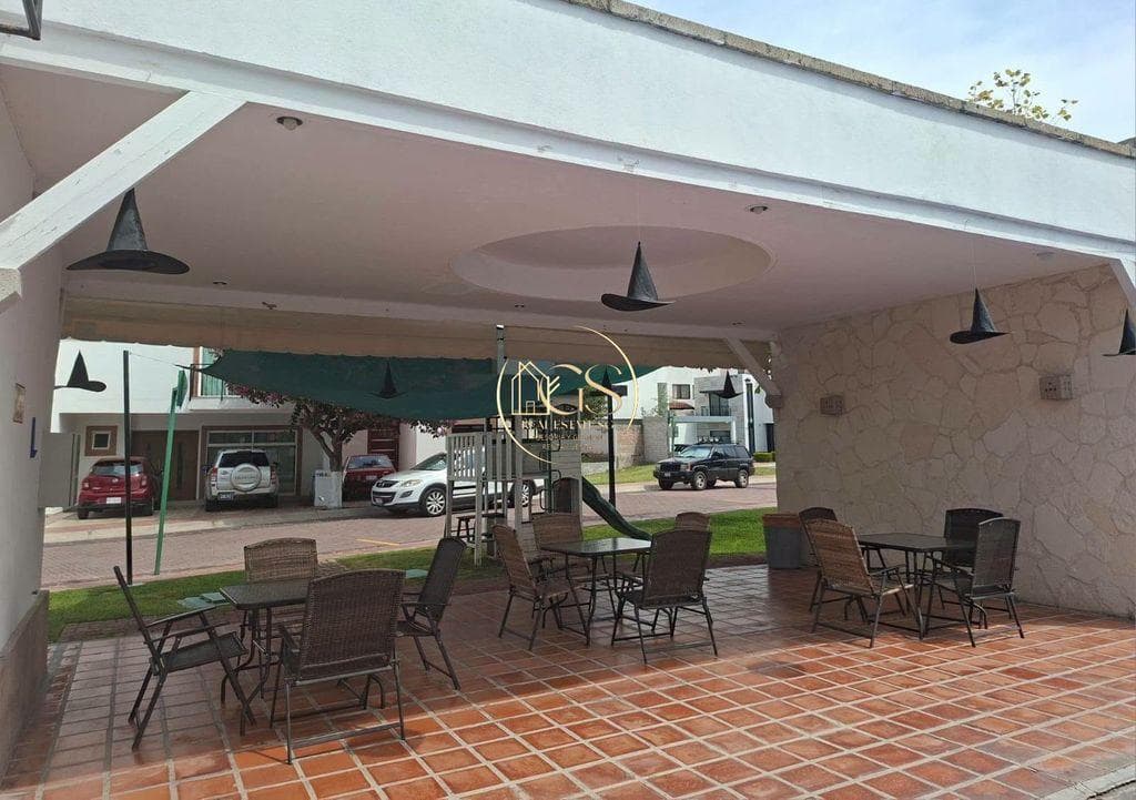 HOUSE FOR SALE IN MADERAS, CELAYA RESIDENTIAL AREA