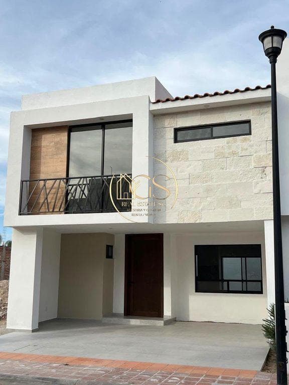 HOUSE FOR SALE IN MADERAS, CELAYA RESIDENTIAL AREA