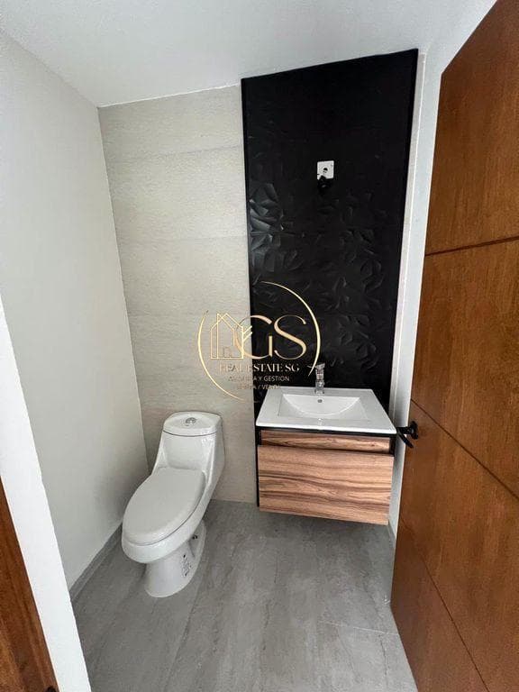 HOUSE FOR SALE IN MADERAS, CELAYA RESIDENTIAL AREA