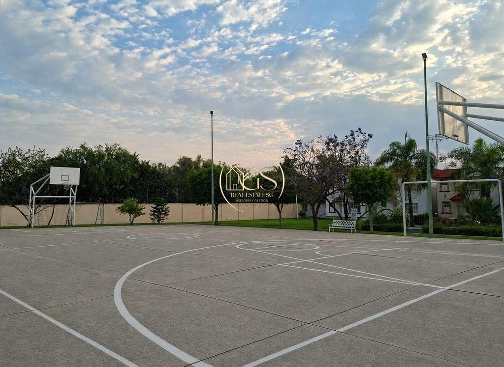 HOUSE FOR SALE IN THE GRAN CLASE RESIDENTIAL COMPLEX IN CELAYA