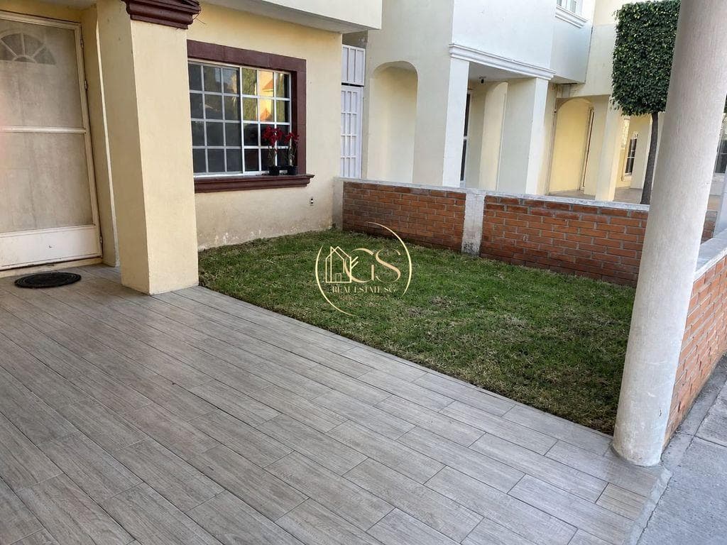 HOUSE FOR SALE IN THE GRAN CLASE RESIDENTIAL COMPLEX IN CELAYA