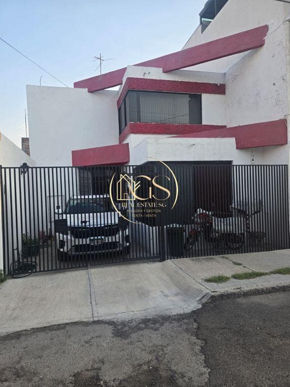 HOUSE FOR SALE IN JARDINES DEL SUR, CELAYA