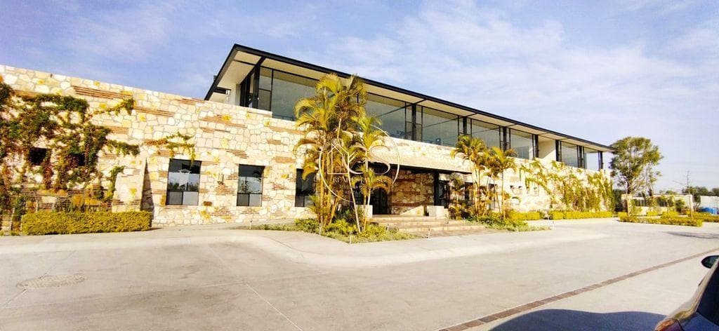 HOUSE FOR SALE IN CASTELA, CELAYA RESIDENTIAL AREA