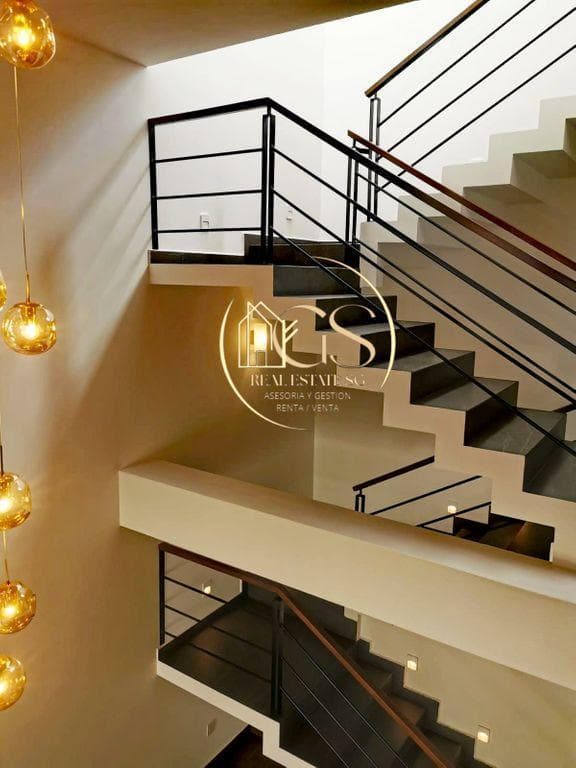 HOUSE FOR SALE IN THE MAYORAZGO RESIDENTIAL NEIGHBORHOOD, CELAYA