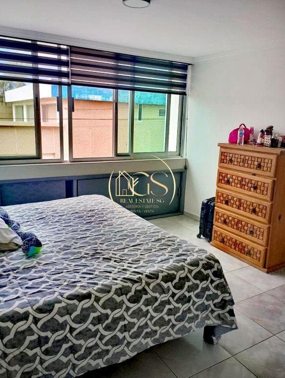 HOUSE FOR SALE ON A PRIVATE STREET IN LAS ARBOLEDAS, 1ST SECTION, CELAYA