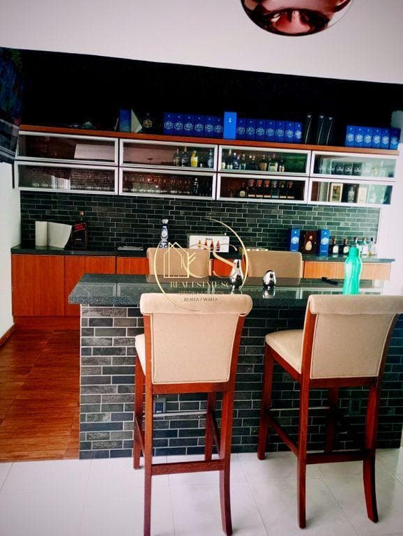 HOUSE FOR SALE ON A PRIVATE STREET IN LAS ARBOLEDAS, 1ST SECTION, CELAYA