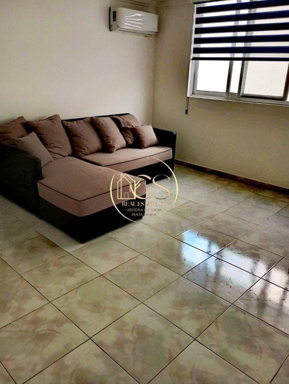 HOUSE FOR SALE ON A PRIVATE STREET IN LAS ARBOLEDAS, 1ST SECTION, CELAYA