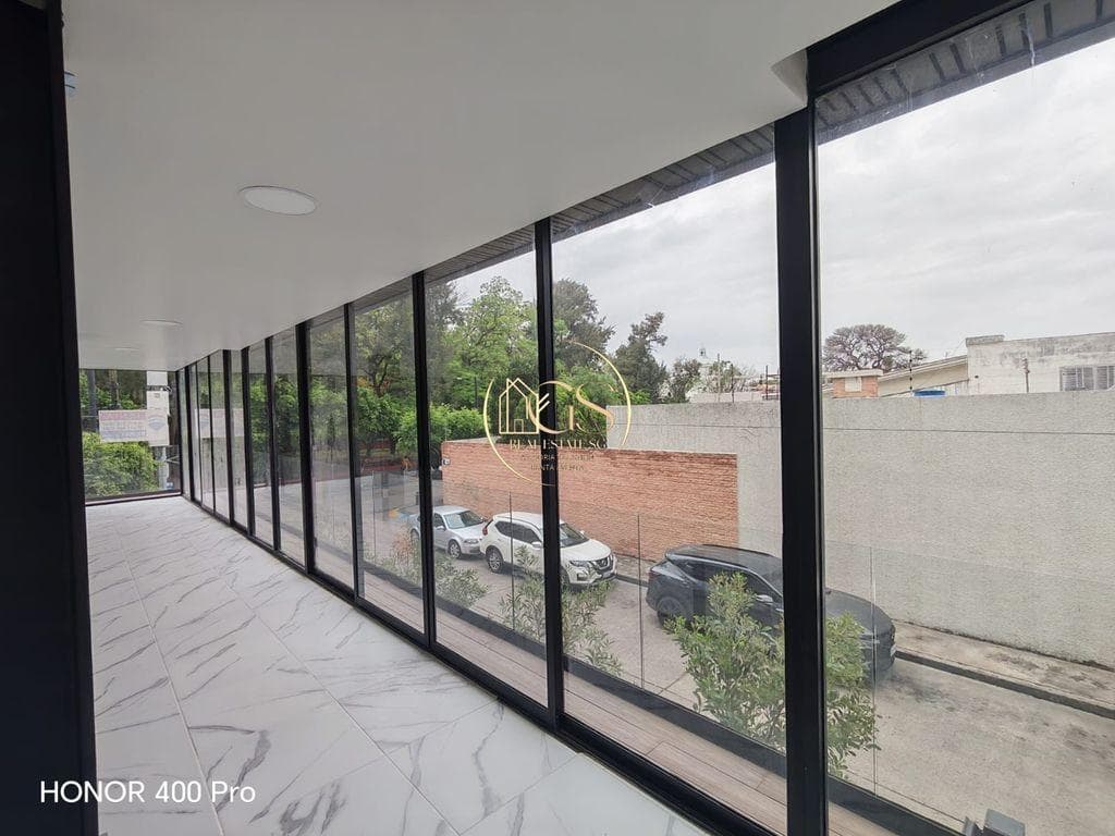 SPACIOUS OFFICE FOR RENT IN TORRE ALAMEDA CENTRAL, CELAYA