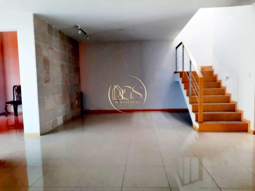 HOUSE FOR SALE IN SANTA MARIA, CELAYA RESIDENTIAL COMPLEX