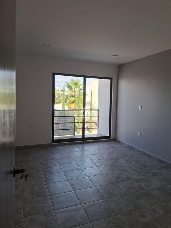 HOUSE FOR SALE IN ZANÁ, CELAYA RESIDENTIAL AREA
