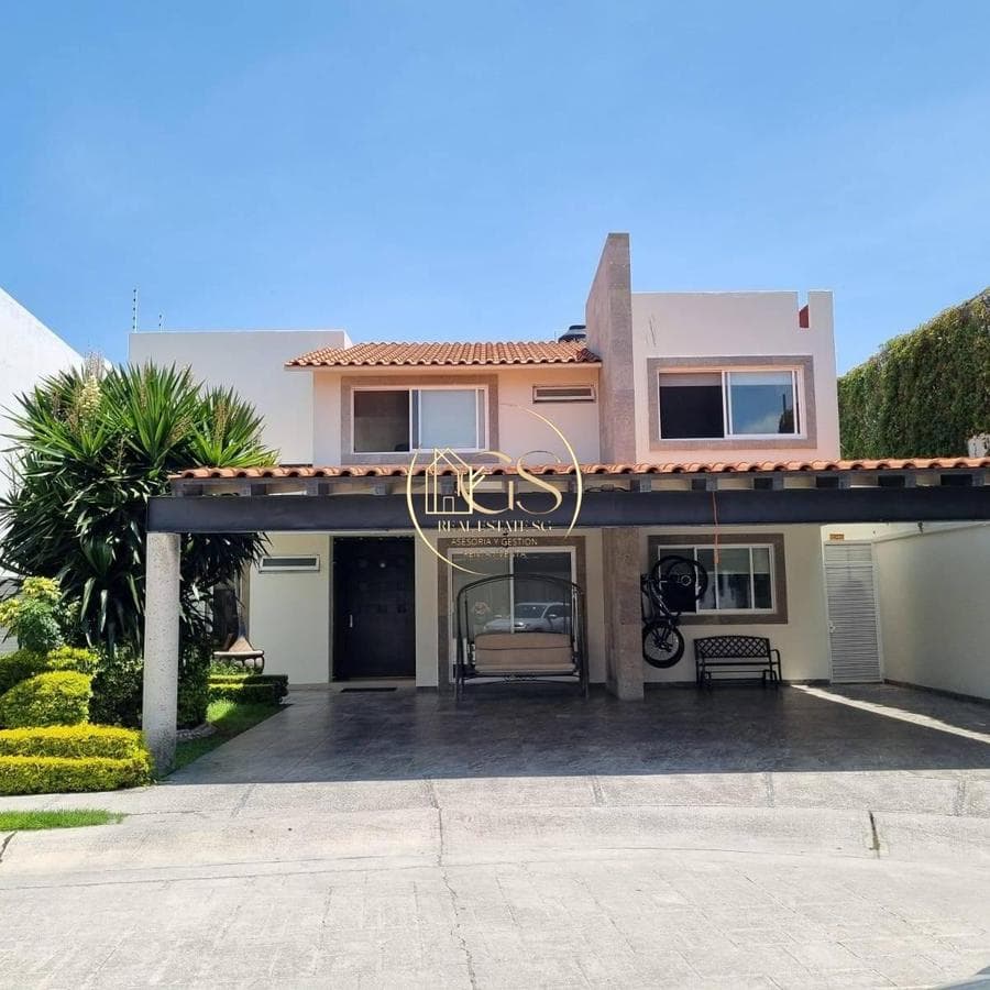 HOUSE FOR SALE IN PALMA REAL WITH LOFT IN CELAYA