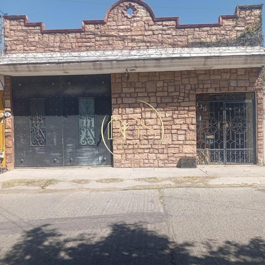 HOUSE FOR SALE IN LOS ALAMOS, CELAYA