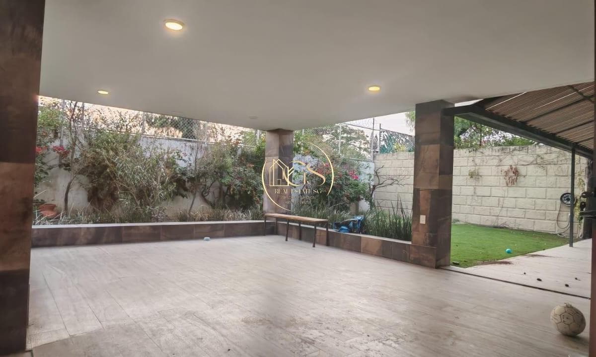 HOUSE FOR SALE IN THE ALAMEDA CELAYA RESIDENTIAL COMPLEX