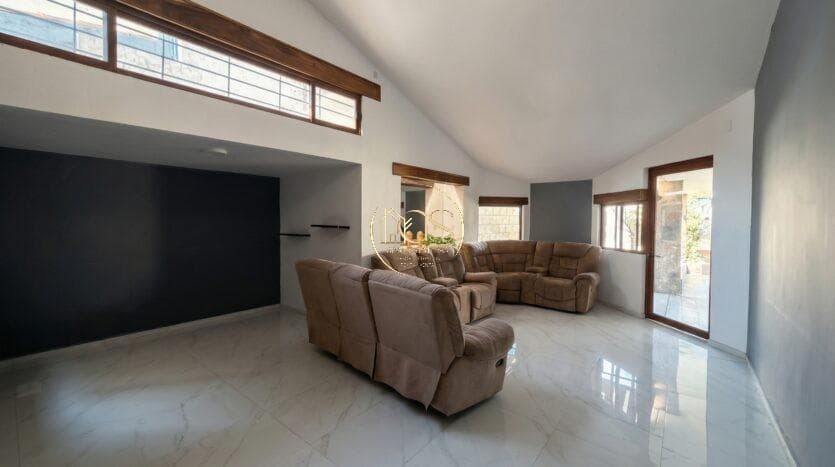 HOUSE FOR SALE IN THE ALAMEDA CELAYA RESIDENTIAL COMPLEX