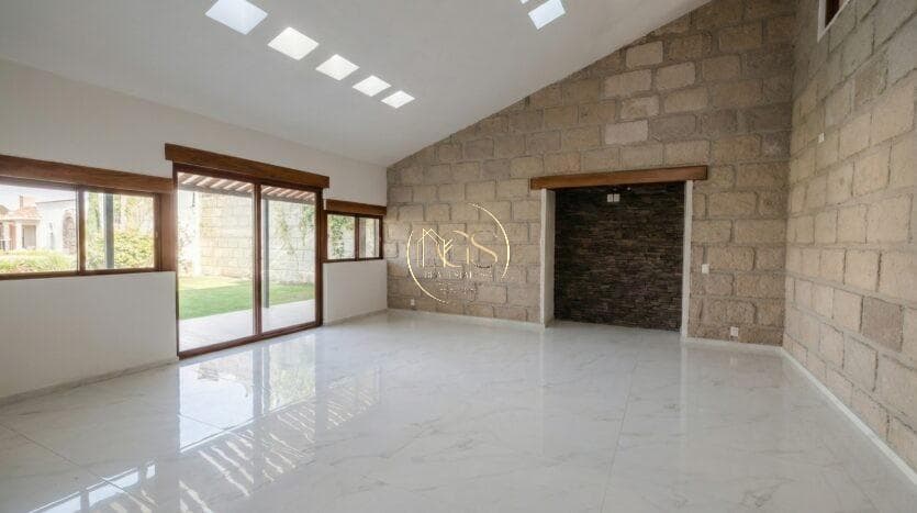 HOUSE FOR SALE IN THE ALAMEDA CELAYA RESIDENTIAL COMPLEX