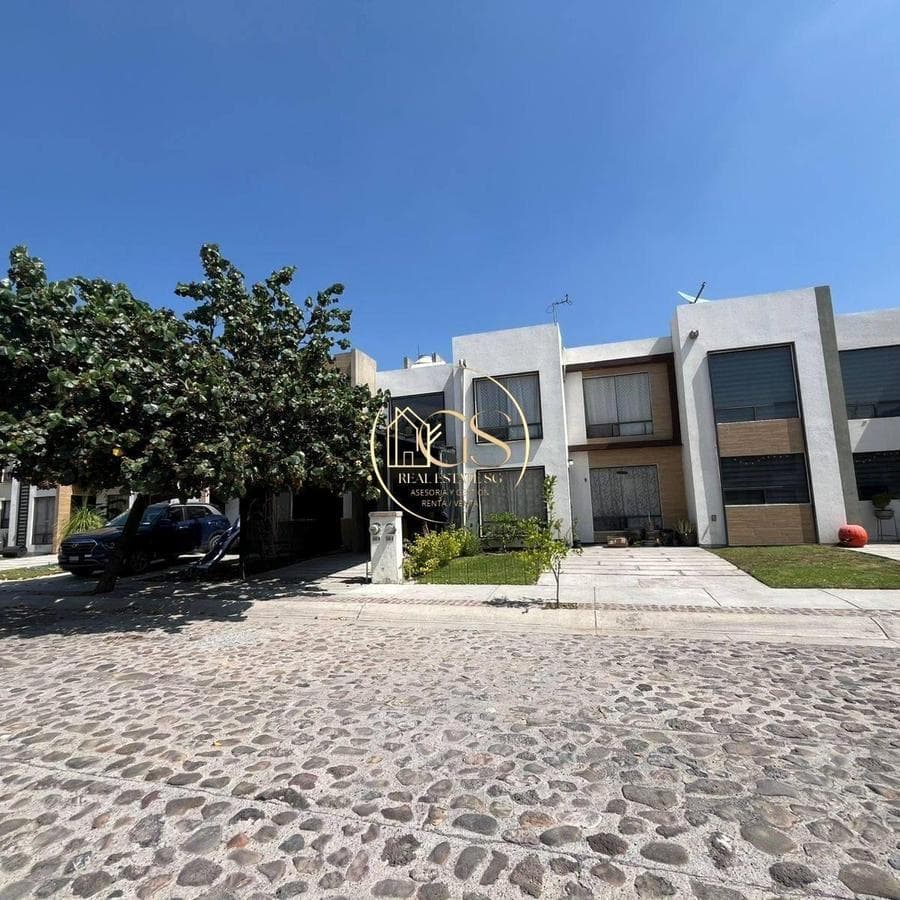 HOUSE FOR SALE IN ANCONA, CELAYA RESIDENTIAL COMPLEX