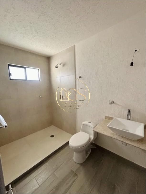 HOUSE FOR SALE IN THE COORDENADA RESIDENTIAL NEIGHBORHOOD OF CELAYA