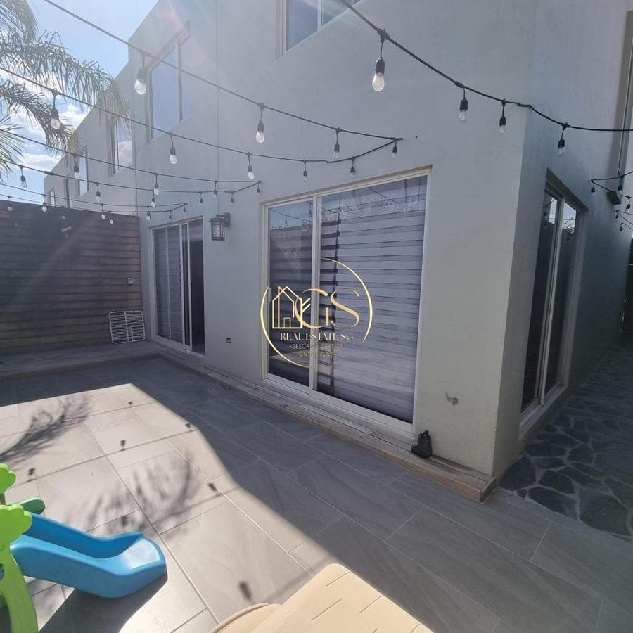 HOUSE FOR SALE ON SENDA REAL, CELAYA
