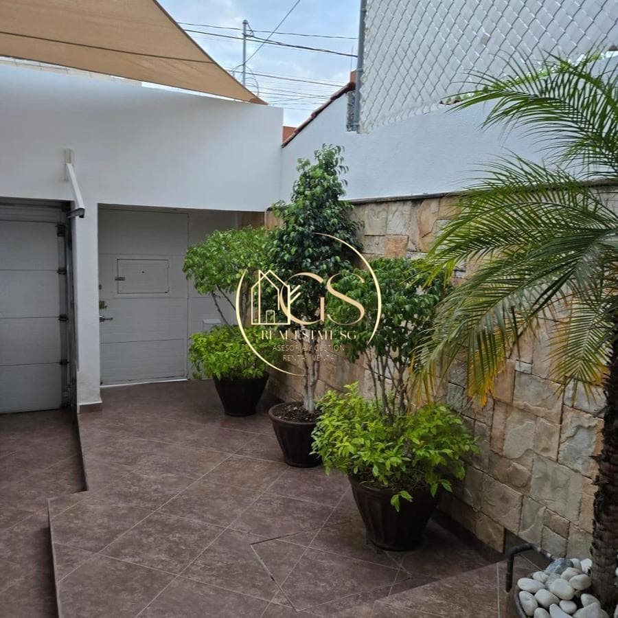 HOUSE FOR SALE IN LA FAVORITA, CELAYA RESIDENTIAL COMPLEX