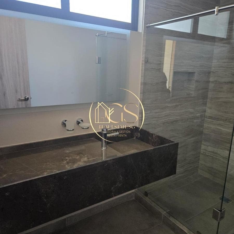 HOUSE FOR SALE IN LA FAVORITA, CELAYA RESIDENTIAL COMPLEX