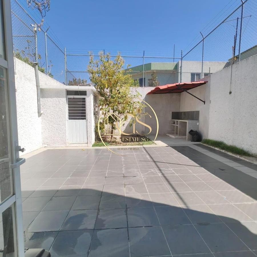 HOUSE FOR SALE IN JARDINES DE CELAYA
