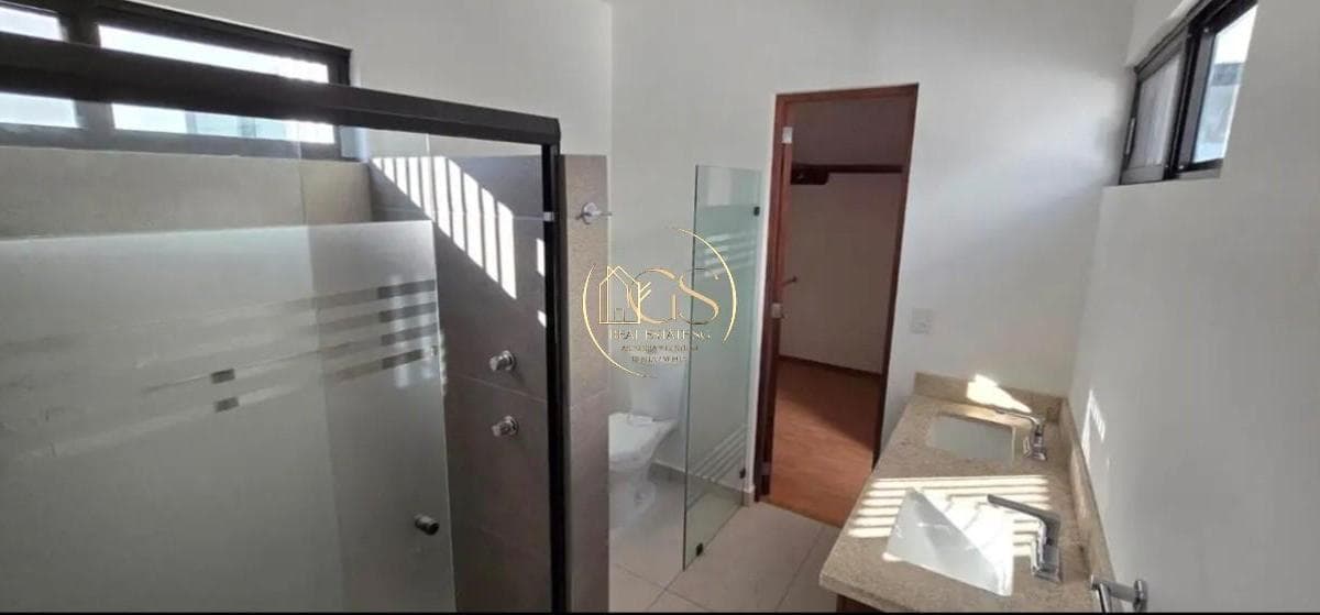 HOUSE FOR SALE IN PUNTA ARENA, CELAYA