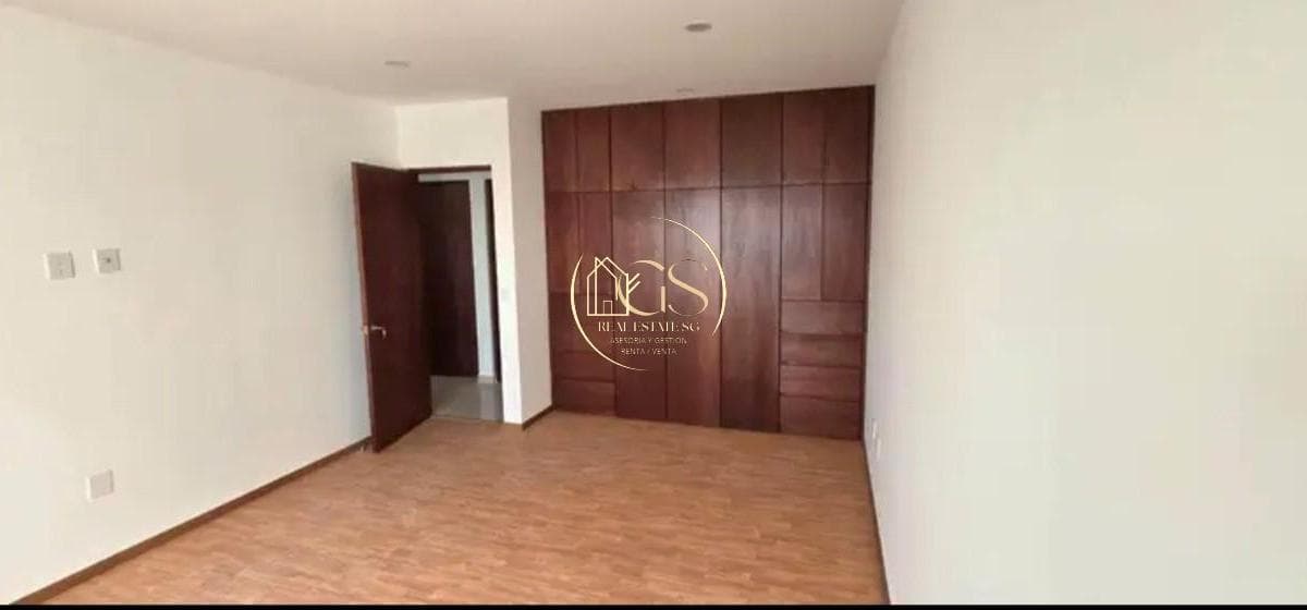 HOUSE FOR SALE IN PUNTA ARENA, CELAYA