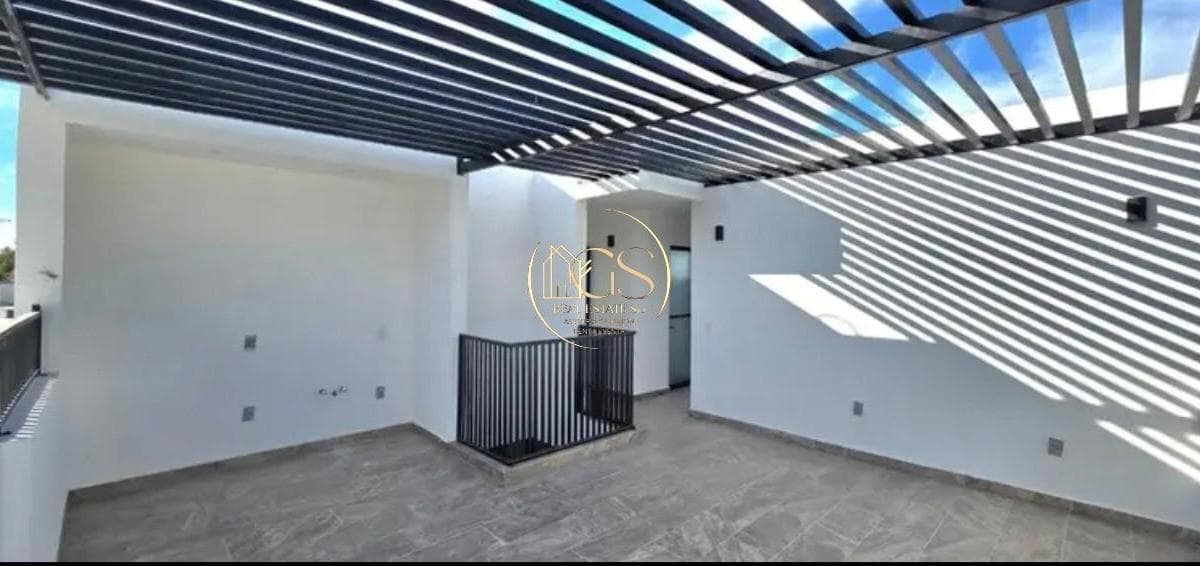 HOUSE FOR SALE IN PUNTA ARENA, CELAYA