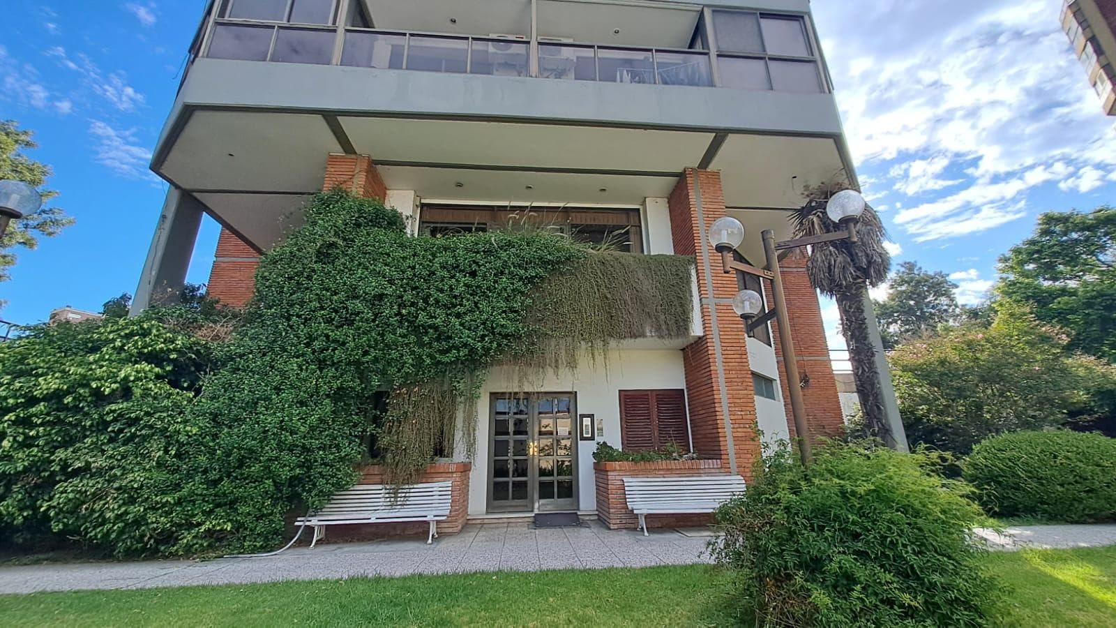 TORRE BIANEA, HALF-APARTMENT FOR SALE with a garage.