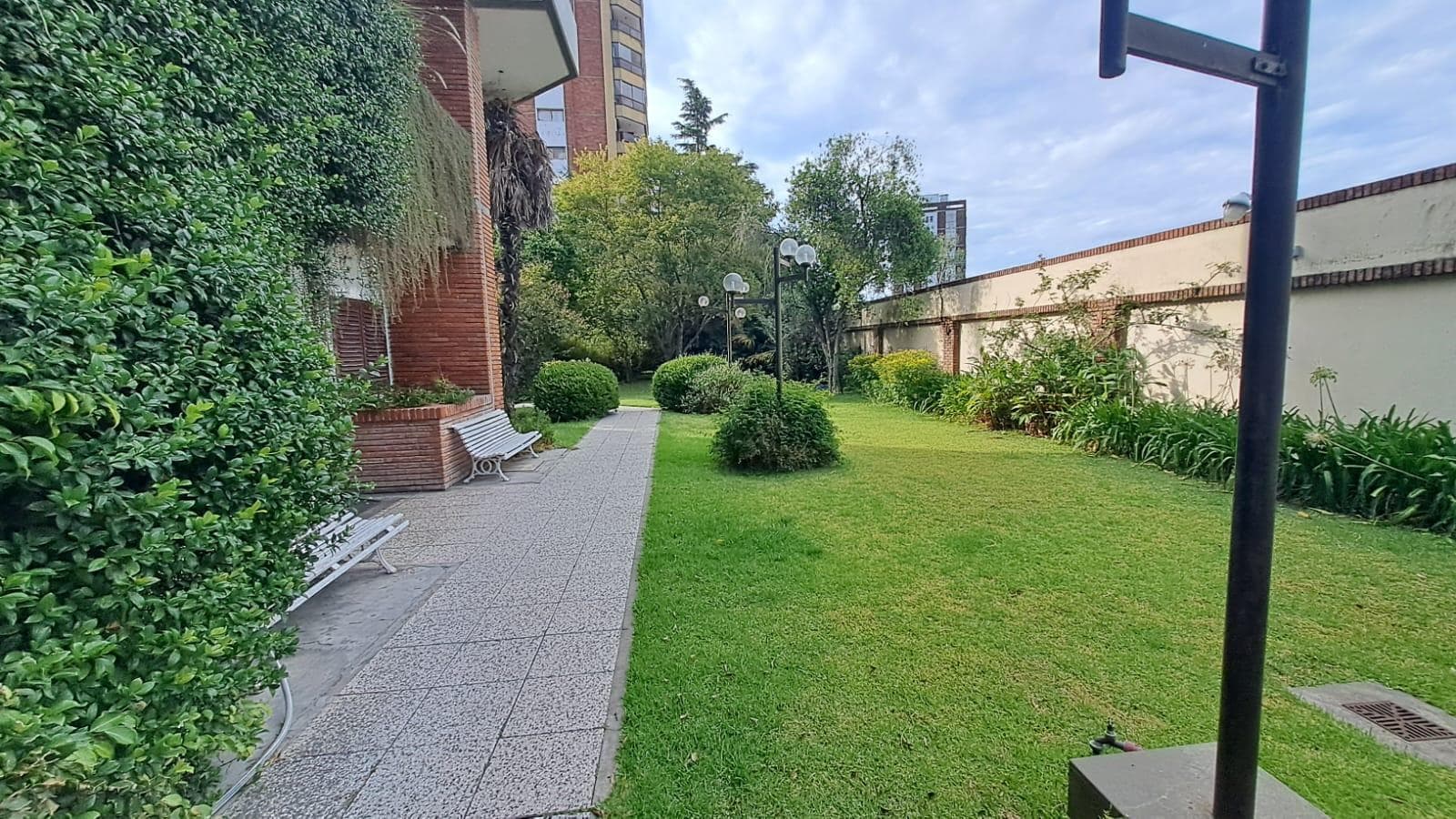 TORRE BIANEA, HALF-APARTMENT FOR SALE with a garage.
