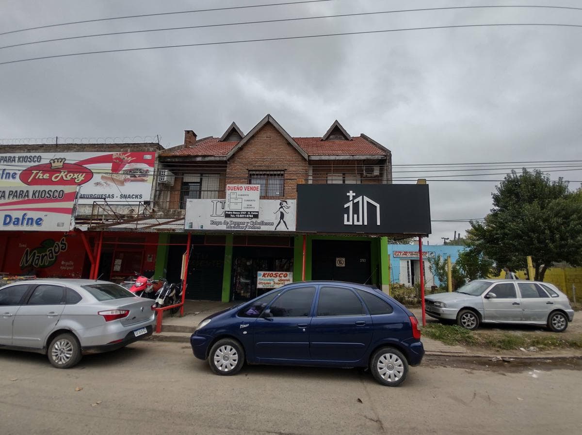 3-story building with 2 commercial spaces, a house, and an apartment for sale in G. de Laferrere