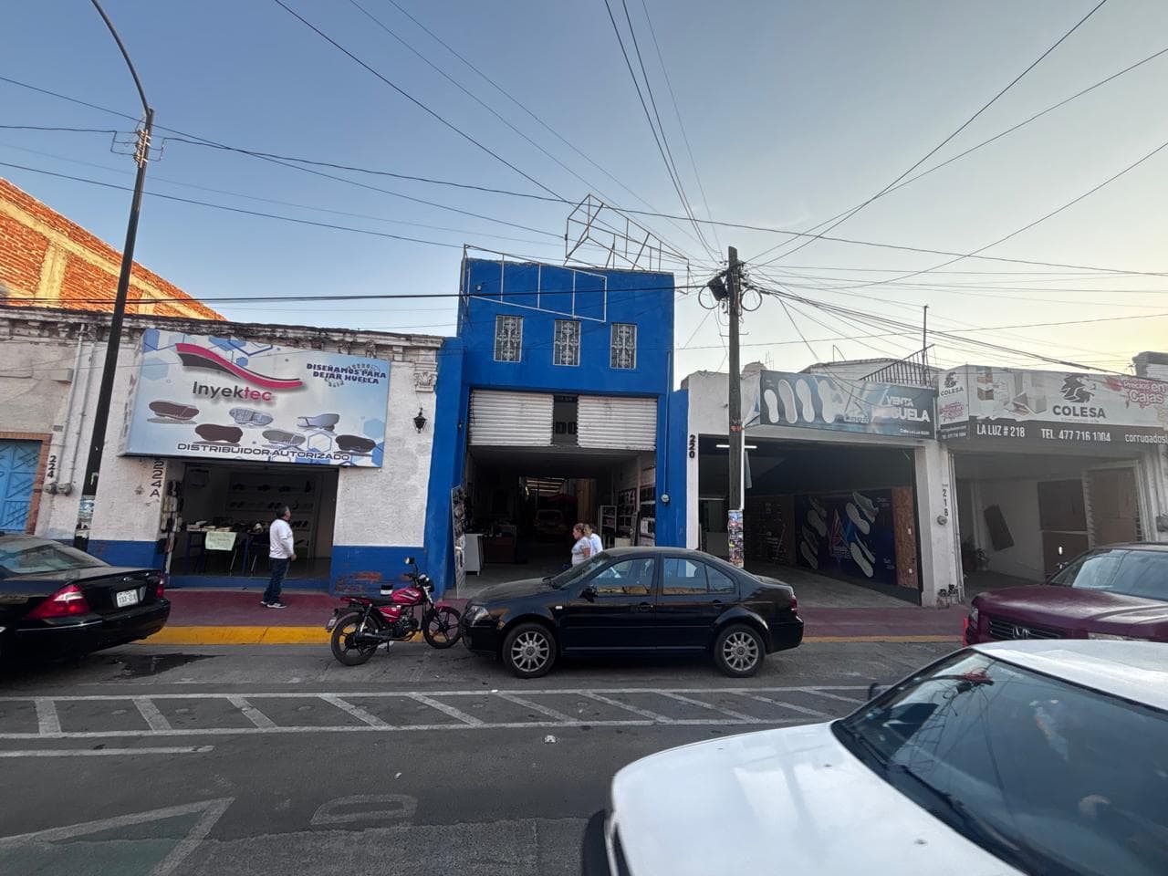 Warehouse with a Storefront in a Highly Commercial Area
