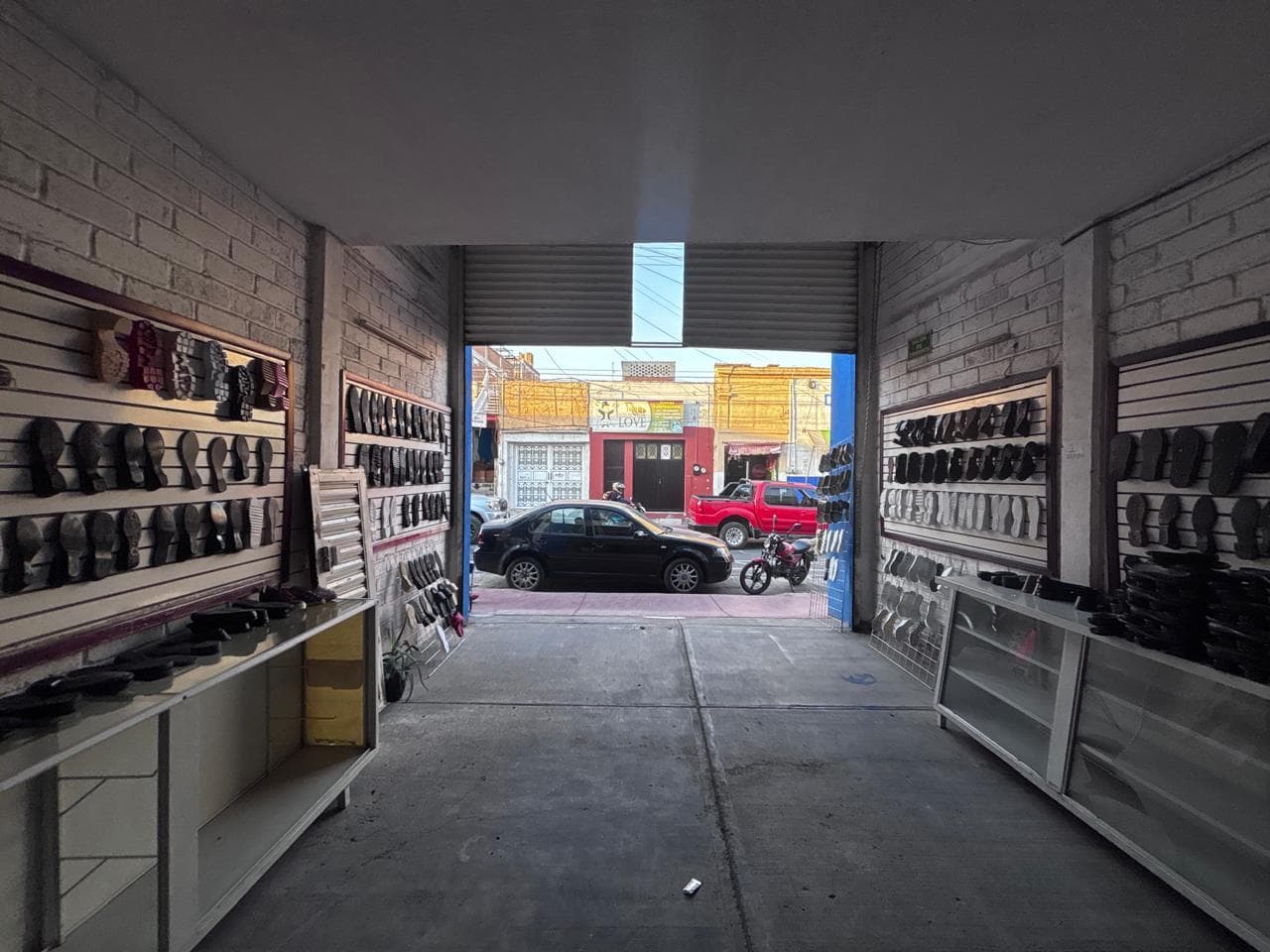 Warehouse with a Storefront in a Highly Commercial Area