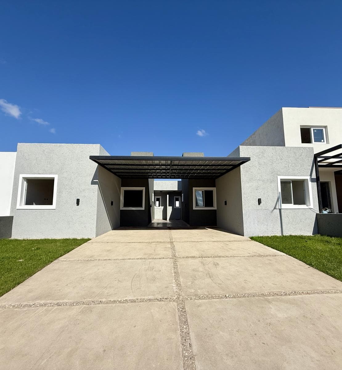 FOR SALE: 2-BEDROOM DUPLEX, 1 STORY