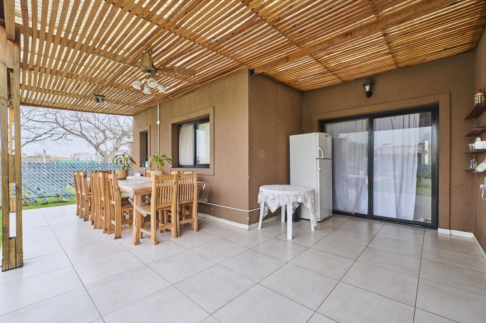 4-Bedroom House with Pool, BBQ Area, and Garage in the Santa Elena Neighborhood - Pilar del Este