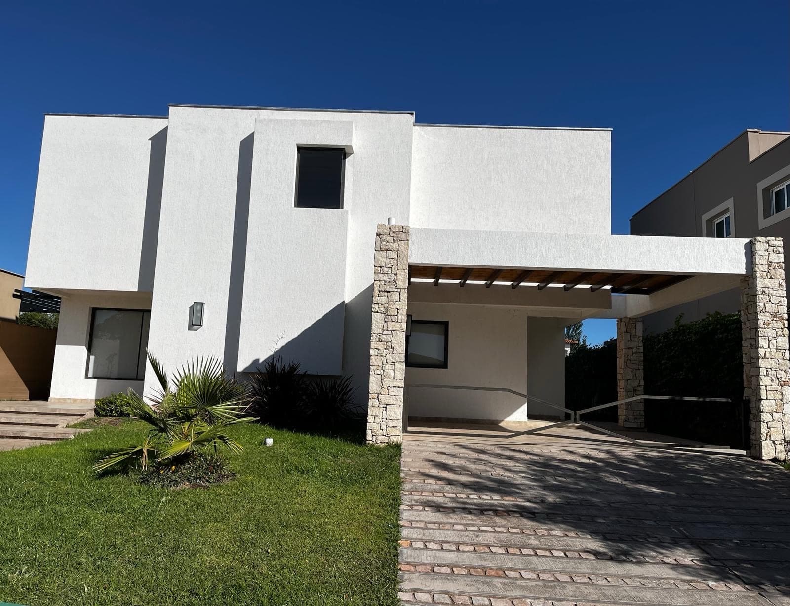 House in Chacras De Coria