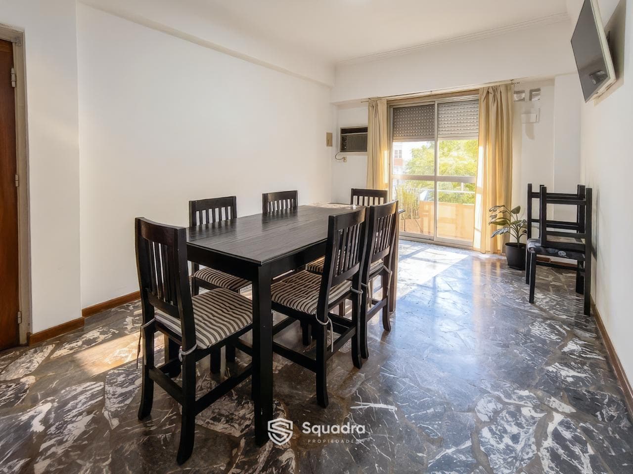FOR SALE | TRADE – 2-bedroom apartment facing the street with a balcony - Downtown, Rosario