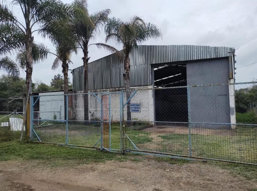 Commercial warehouse a few meters from Pilba Park