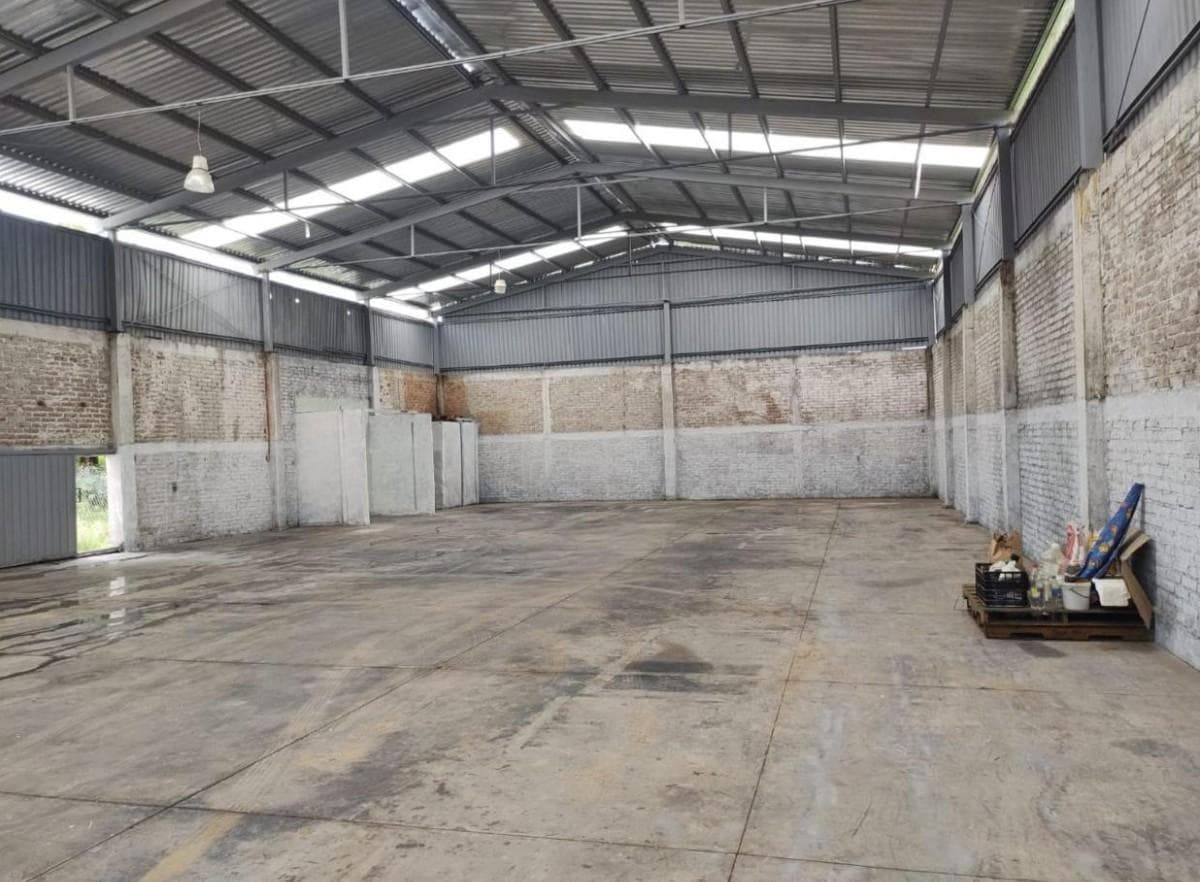 Commercial warehouse a few meters from Pilba Park