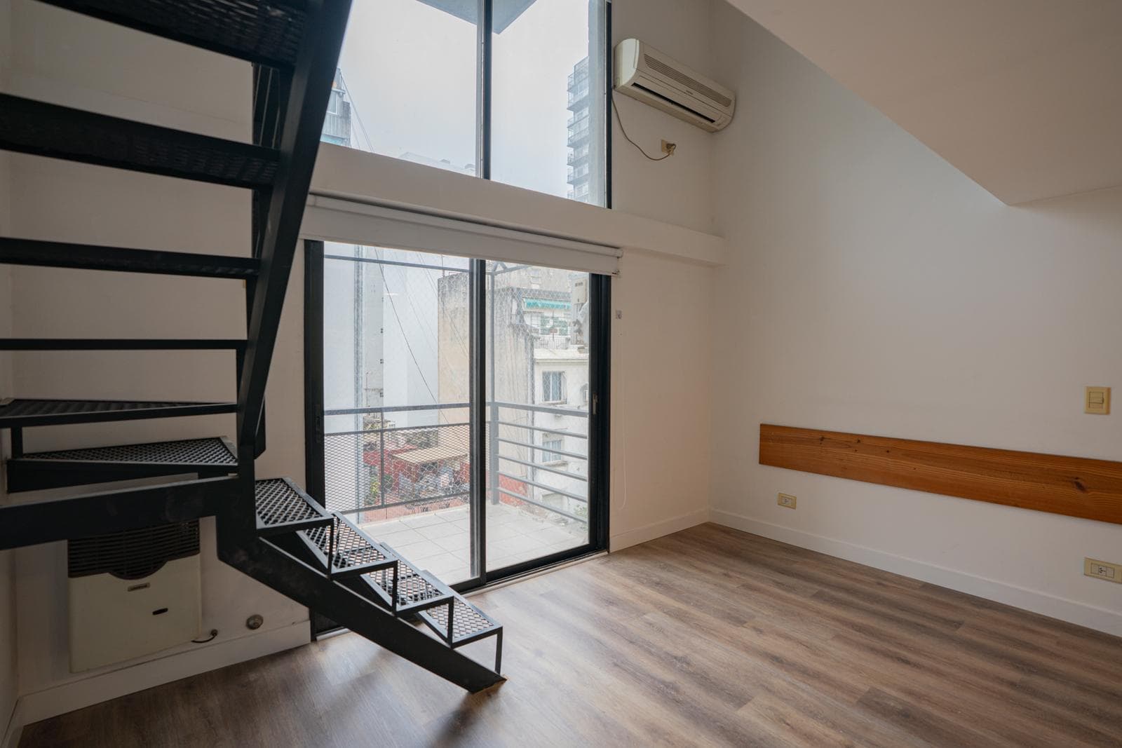 A very bright loft-style apartment with a balcony facing the street